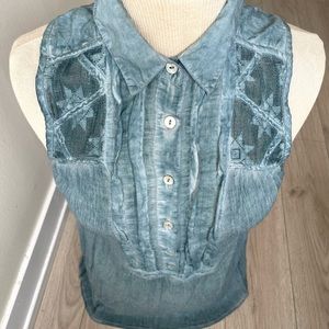 Free People - Boho Distressed Sleeveless shirt - M
